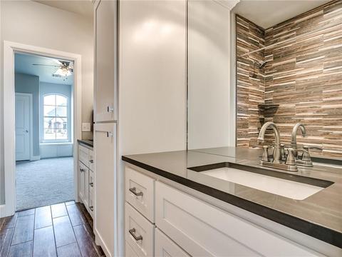 2300 E Kellan Crt, Mustang, OK 73064 photo 30
