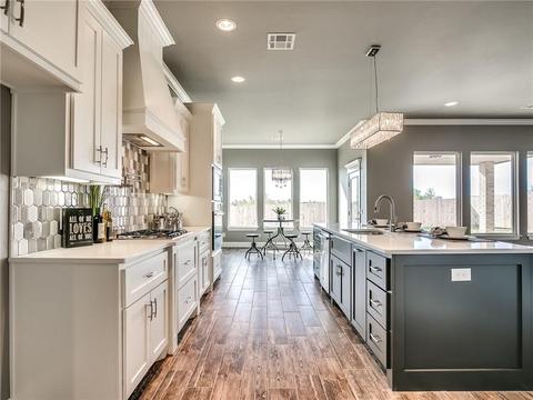 2300 E Kellan Crt, Mustang, OK 73064 photo 16