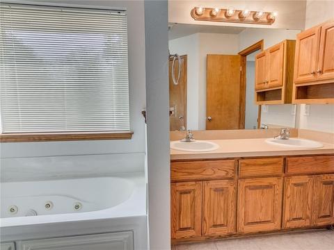 1817 Meadow Run Dr, Moore, OK 73160 photo 20