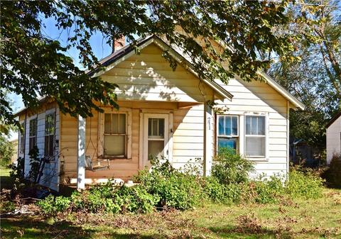 211 4th St, Loyal, OK 73756 photo 1