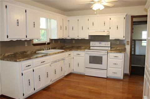 810 E Park St, Tecumseh, OK 74873 photo 6