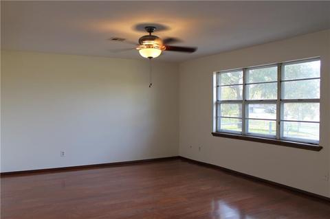 810 E Park St, Tecumseh, OK 74873 photo 4