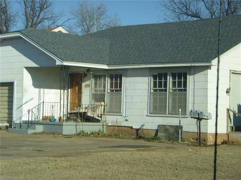 217 E Cypress, Altus, OK 73521 photo 1