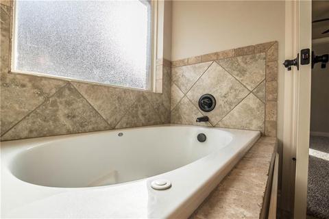 913 NE 34th Ter, Moore, OK 73160 photo 23