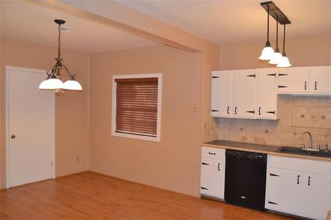 922 E Main, Sentinel, OK 73664 photo 4