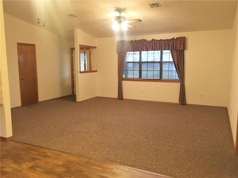 211 E Van Buren, Crescent, OK 73028 photo 4
