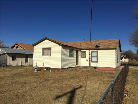 420 E Pecan, Altus, OK 73521 photo 4