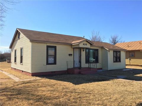 420 E Pecan, Altus, OK 73521 photo 2
