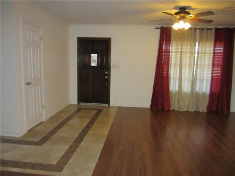 716 Canterbury Blvd, Altus, OK 73521 photo 4