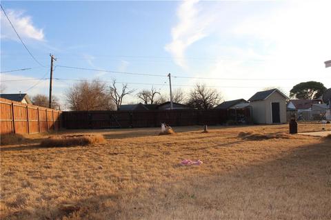 418 E 2nd, Blair, OK 73526 photo 2