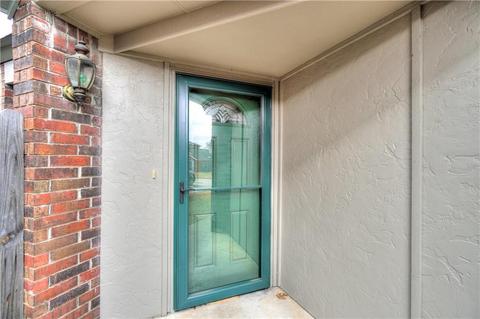 2137 Lakecrest Dr, Moore, OK 73170 photo 4