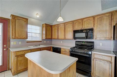 2137 Lakecrest Dr, Moore, OK 73170 photo 9
