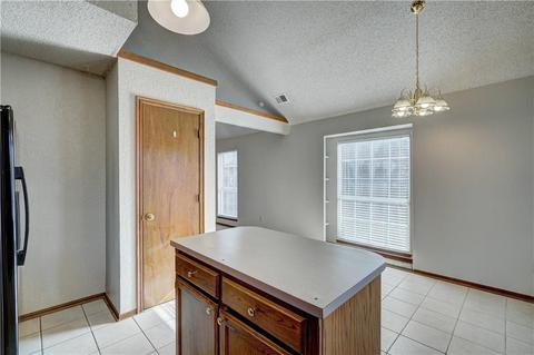 2137 Lakecrest Dr, Moore, OK 73170 photo 12