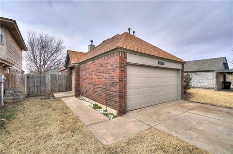 2137 Lakecrest Dr, Moore, OK 73170 photo 2