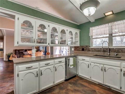 4024 E Waterloo Rd, Edmond, OK 73034 photo 15