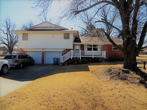 602 E Main St, Tuttle, OK 73089 photo 1