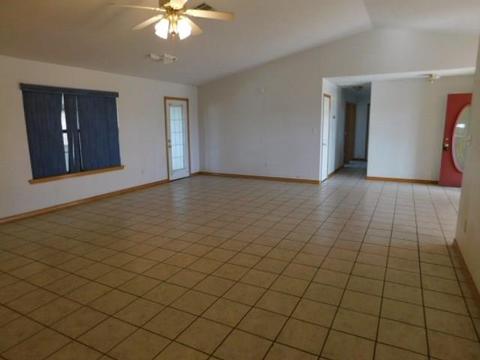 986 Sunflower Dr, Tuttle, OK 73089 photo 4
