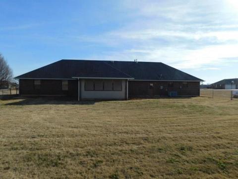 986 Sunflower Dr, Tuttle, OK 73089 photo 2