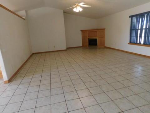 986 Sunflower Dr, Tuttle, OK 73089 photo 3