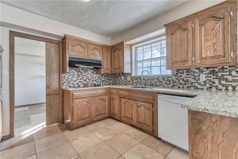 800 E 11th St, Edmond, OK 73034 photo 1