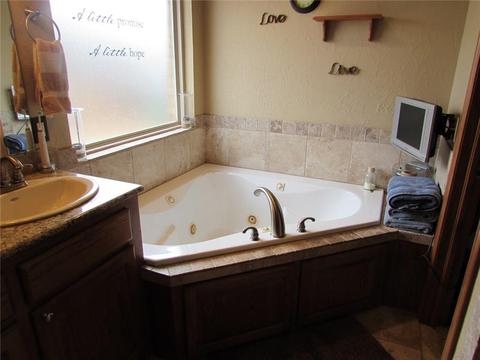 202 SE Begonia Ln, Cache, OK 73527 photo 14