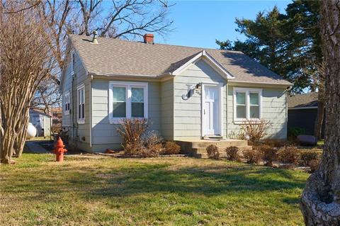 206 SW 3rd St, Tuttle, OK 73089 photo 2