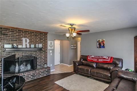 209 Harrogate Dr, Yukon, OK 73099 photo 2