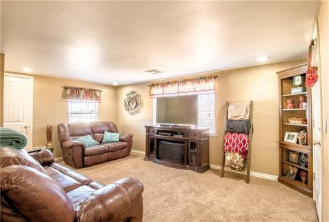 103 SE 2nd St, Tuttle, OK 73089 photo 9