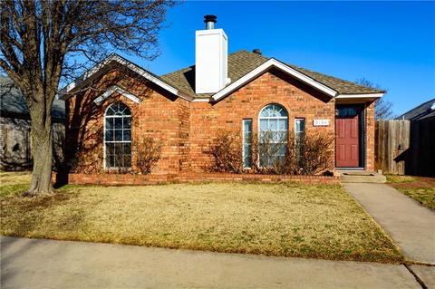 2134 Westmore, Moore, OK 73170 photo 1