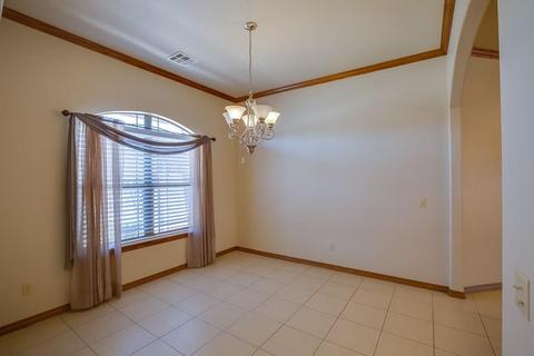 3300 Pin Oak Rd, Moore, OK 73170 photo 8