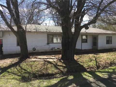 206 W Meek St, Wayne, OK 73095 photo 2