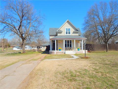 307 E Main St, Tecumseh, OK 74873 photo 2
