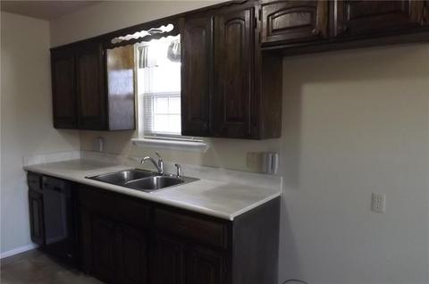 110 Lee Dr, Snyder, OK 73566 photo 9