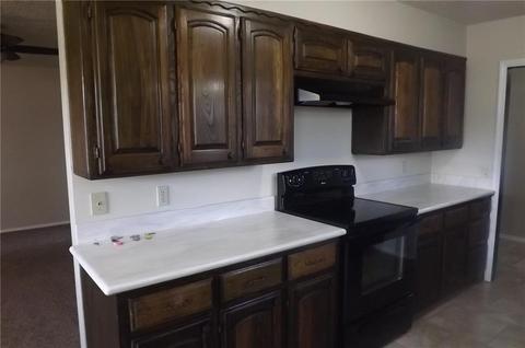 110 Lee Dr, Snyder, OK 73566 photo 8