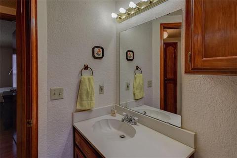 2126 Westmore Dr, Moore, OK 73170 photo 23