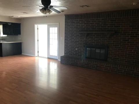 1200 Trail Dr, Altus, OK 73521 photo 3