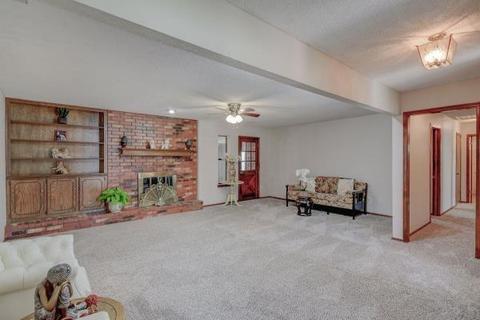 2000 Barrington, Norman, OK 73071 photo 5