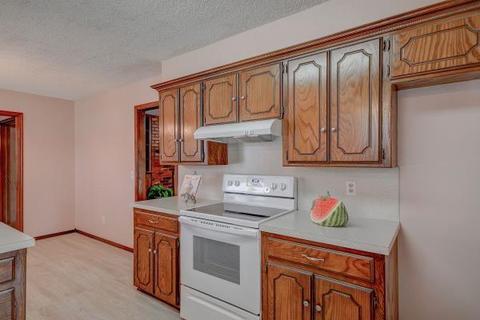 2000 Barrington, Norman, OK 73071 photo 11