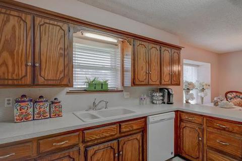 2000 Barrington, Norman, OK 73071 photo 10