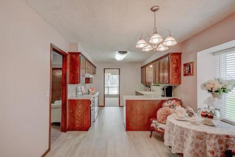 2000 Barrington, Norman, OK 73071 photo 8