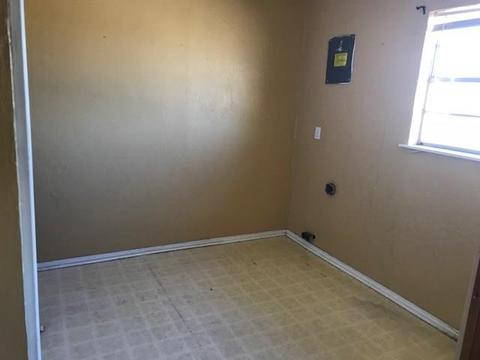 412 W 3rd, Olustee, OK 73560 photo 2