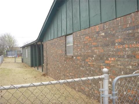1205 E Ridgecrest, Altus, OK 73521 photo 2