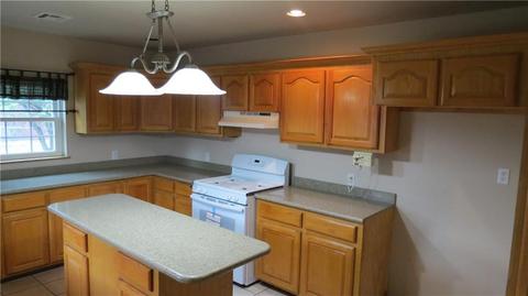112 Cameron Dr, Altus, OK 73521 photo 4