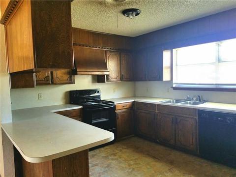 1024 Burns St, Altus, OK 73521 photo 6