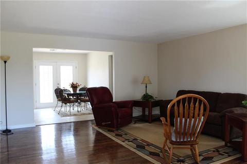 909 E Sycamore Ave, Altus, OK 73521 photo 3