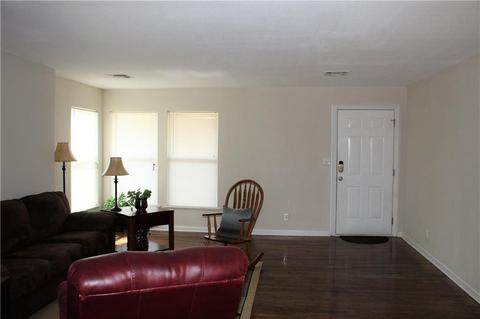 909 E Sycamore Ave, Altus, OK 73521 photo 2