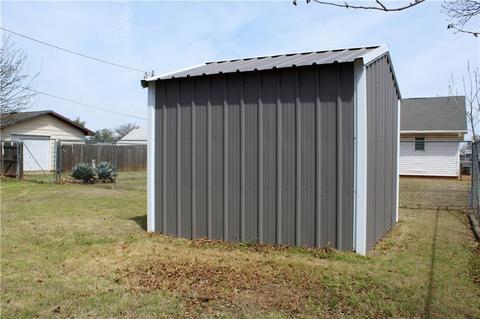 909 E Sycamore Ave, Altus, OK 73521 photo 13