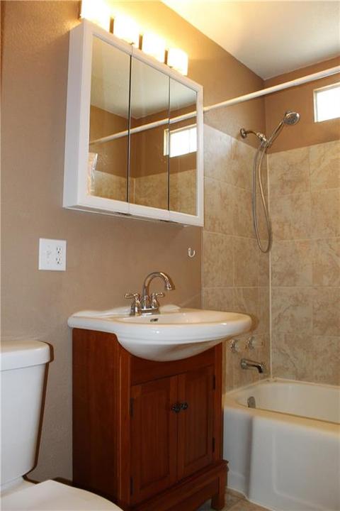 909 E Sycamore Ave, Altus, OK 73521 photo 11