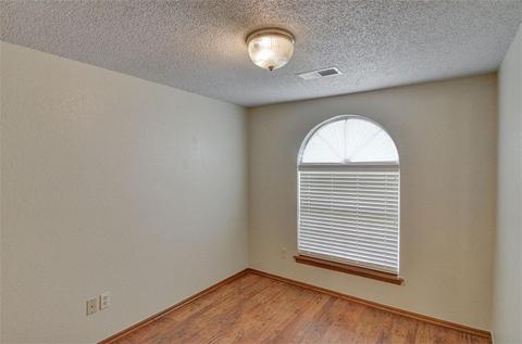 2102 Lakecrest Dr, Moore, OK 73170 photo 16