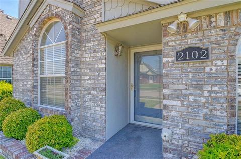 2102 Lakecrest Dr, Moore, OK 73170 photo 4
